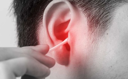 Người đàn ông bị nhiễm trùng não suốt 5 năm chỉ vì sơ suất từ cách vệ sinh tai ai cũng làm này