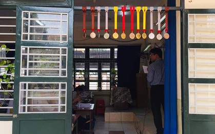 Lớp nhà người ta với chiếc rèm huy chương đỉnh cao: 12 học sinh đi thi - 12 người đạt giải Olympic!