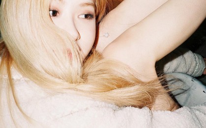 Bức ảnh gây "lú" nhất ngày: Rosé (Black Pink) từ khi nào ăn mặc táo bạo, sexy thế này?