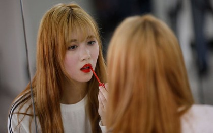 "Đột nhập" lớp học như tù biệt giam tại Nhật: Hàng chục thiếu nữ chi 70 triệu/tháng, học 20h/ngày để thành idol