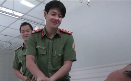 Trai đẹp lướt ngang bản tin thời sự có vài giây mà khiến hội chị em "đứng hình" mất chục phút