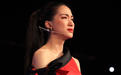 Hòa Minzy bật khóc vì học trò bị chê chọn sai bài, hát không rõ lời