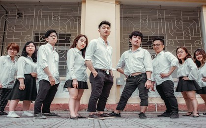 Nhận được bộ kỷ yếu đầu to hơn người, ai cũng lùn tịt nhưng lớp nhất quyết giữ không bắt nháy sửa lại vì lý do này
