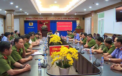 Vụ 2 khối bê tông chứa xác người: Thưởng nóng nhân viên khách sạn vì phát hiện, phối hợp chặn bắt 4 nghi phạm