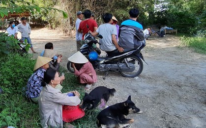Hoảng hồn phát hiện người đàn ông treo cổ bằng dây sạc điện thoại