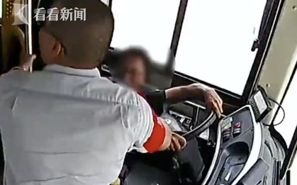 Người đàn ông ngất xỉu trên xe buýt, lúc tỉnh dậy bỗng nhiên cướp vô lăng tài xế rồi nói rằng đây là xe mình