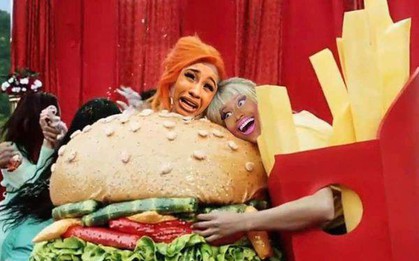 2019: Taylor Swift ôm chặt Katy Perry, Madonna cũng thân thiết Lady Gaga, 2 cặp "kẻ thù" này còn chờ chi nữa?