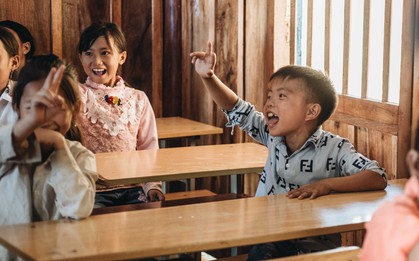 Nụ cười rạng rỡ của trẻ em Tri Lễ trong ngôi trường ngàn mặt trời