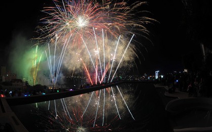 Ngắm màn tranh tài giữa Việt Nam và Nga trong Lễ hội pháo hoa quốc tế 2019 ở Đà Nẵng