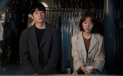 Đêm Xuân tập 10: Han Ji Min ngăn crush "vả" người yêu cũ bằng chiêu tâm sự đến khuya