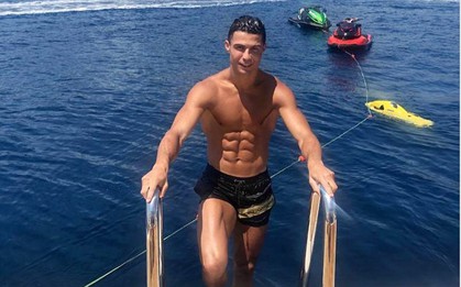 Chỉ vì một trò tiêu khiển bình thường, Ronaldo bỗng dưng trở thành đề tài đàm tiếu của cư dân mạng