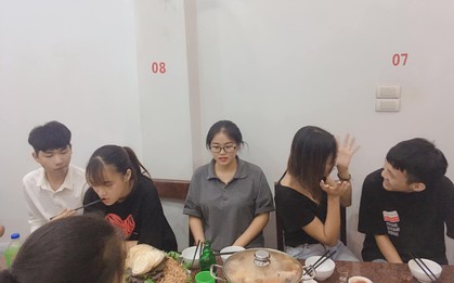 Hình ảnh gái ế thất thần giữa đám bạn ai cũng có bồ hút 23k like: Tôi lạc quan giữa đám đông nhưng trong lòng lại không
