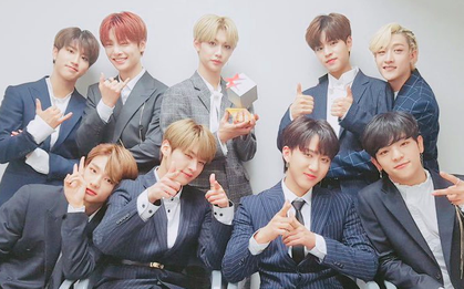 Chẳng hiểu SM và JYP thần giao cách cảm thế nào mà 2 "gà" này tái xuất chung ngày từ hè năm ngoái sang năm nay