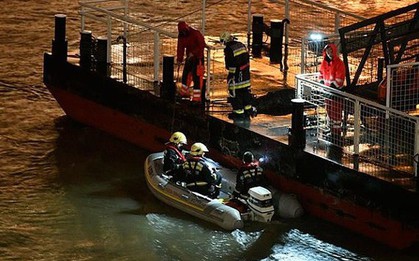 Thảm họa chìm tàu tại Hungary: 17 người vẫn mất tích