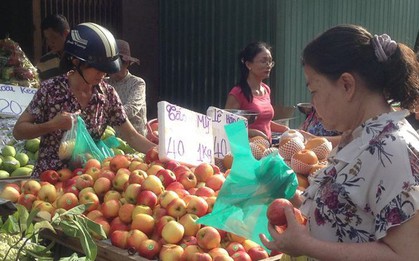 Táo Mỹ 40.000 đồng/kg ngập chợ Sài Gòn