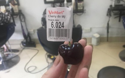 Cũng vào siêu thị và chỉ mua 1 trái cherry, cô bé 10 tuổi lại khiến dân mạng thích thú vì quá dễ mến và giàu tình cảm