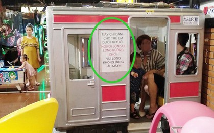 Mặc tàu điện dán giấy "chỉ dành cho trẻ em", đôi nam nữ vẫn thản nhiên leo lên ngồi khiến nhiều người bức xúc