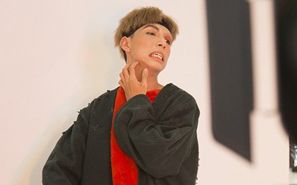 Muôn vàn kiểu tạo dáng "lạ lùng" của các thí sinh giành vé vào nhà chung "Vietnam's Next Top Model"