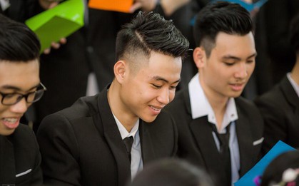 Thủ khoa khối A toàn quốc với Hoá 10, Toán 9.8 nhưng Tiếng Anh suýt liệt 1.4: Đang đi làm thuê ở Sài Gòn thì nghe tin đỗ thủ khoa