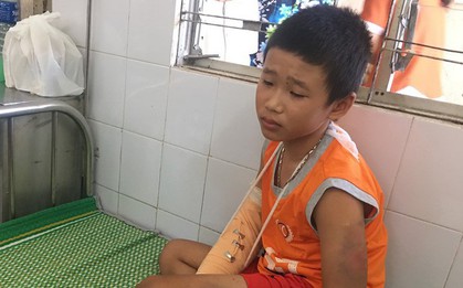 Cậu bé bán vé số bàng hoàng kể lại phút bị cướp tiền, đánh đập dã man