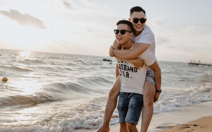 Sau “Người ấy là ai”, Đức Hiền và Sơn Tùng bên nhau tình tứ trong chuyến kỷ niệm đặc biệt tại Phú Quốc
