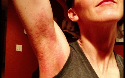 Điều gì sẽ xảy ra nếu bạn mặc ngay quần áo mới mua mà không giặt?