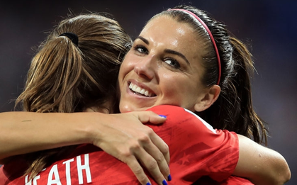 Hoa hậu Alex Morgan đánh đầu ghi bàn, đương kim vô địch Mỹ loại Anh để tiến vào chung kết World Cup nữ