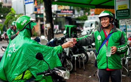 “Uống miếng nước bác tài ơi!” - Lời mời gọi khiến tài xế công nghệ không thể chối từ