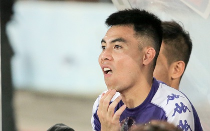 Đức Huy cà khịa hai đàn anh lớn tuổi nhất Hà Nội FC vì đăng nhiều status và chỉ biết uống nước lọc