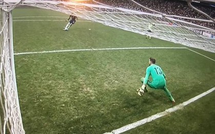 Siêu cúp châu Âu: VAR không phát hiện được pha ăn gian của thủ môn Liverpool trong loạt sút luân lưu quyết định