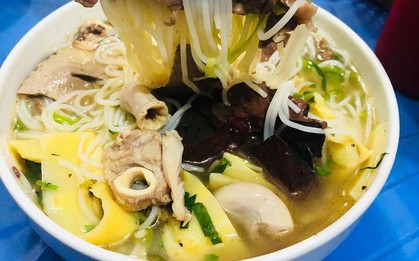 Hà Nội mưa rồi này, "xách" nhau đi làm bát bún lòng cho hợp trời đi vì có cả list địa chỉ cho bạn này
