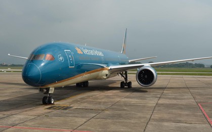 Cận cảnh "siêu máy bay" Boeing 787-10 lớn nhất Việt Nam vừa đáp xuống Nội Bài