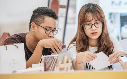 Nhiều cặp đôi rủ nhau đến tham quan triển lãm cưới lớn nhất Hà Nội: "Thế hệ Gen Z muốn tự mình ghi lại dấu ấn quan trọng nhất của cuộc đời"