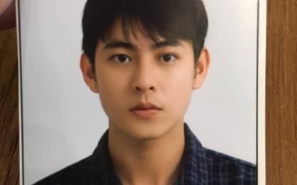 Xuất hiện thêm một soái ca ảnh thẻ làm chao đảo dân tình, nhưng hình ảnh đời thường mới là điều bất ngờ nhất