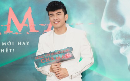 Sài Gòn vào mùa mưa là anh Bo Đan Trường lẹ làng diện tóc "mái hiên" sừng sững giữa thảm đỏ "Cha Ma"