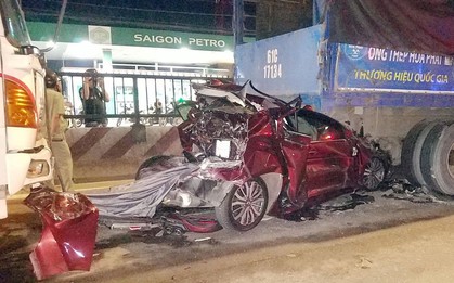 TP. HCM: 4 người trong gia đình gào khóc kêu cứu khi ô tô bị tông vò nát trên quốc lộ