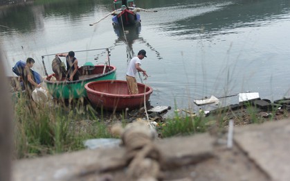 Bão Podul hướng thẳng Nghệ An, người dân khẩn trương gia cố nhà cửa, di chuyển thuyền bè đến khu vực an toàn