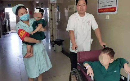 Tai nạn xe khiến đôi vợ chồng tử vong, 2 con may mắn sống sót và câu nói của đứa trẻ lớn hơn khiến ai cũng xót xa