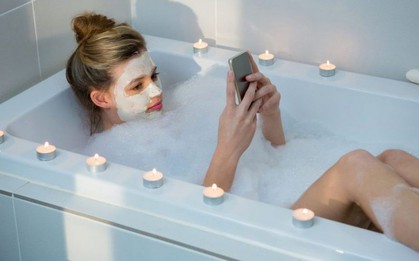 Những thói quen nhiều người thường làm trước khi ăn đang tàn phá dạ dày nghiêm trọng