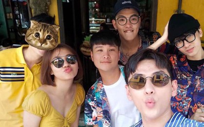 Khoe hình đi chơi lễ cùng nhóm bạn còn che mặt "người ấy", Văn Mai Hương đã có bạn trai mới?