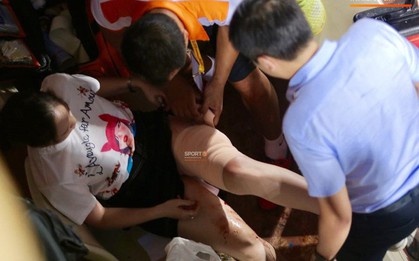 Báo hàng đầu châu Á bàng hoàng khi thấy fan nữ đổ máu vì bị pháo bắn trúng, ngán ngẩm trước vấn nạn pháo sáng tại làng bóng đá Việt