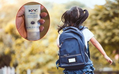 Con gái mang lọ kem dưỡng đến lớp, mẹ "ngượng chín mặt" khi cô giáo gọi lên trường nói chuyện