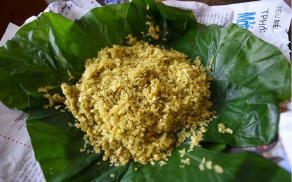 Cận cảnh quy trình sản xuất và giá bán cốm - thức quà tao nhã đặc trưng của mùa thu Hà Nội