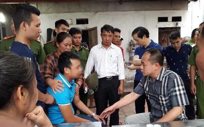 Bố bé gái 14 tháng tuổi suy sụp khi mất cả gia đình chỉ trong một đêm, người thân phải túc trực chăm sóc