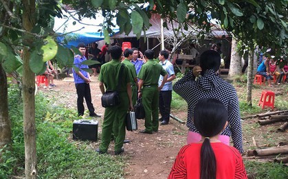 Trong lúc đuổi chém em trai, nam thanh niên bị mẹ la mắng liền quay lại cắt cổ người mẹ tật nguyền tử vong tại chỗ