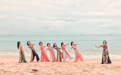 Bộ ảnh du lịch Phú Yên của hội những bà mẹ U50 chứng minh một điều rằng: Thanh xuân đã qua không có nghĩ là chúng ta già đi!