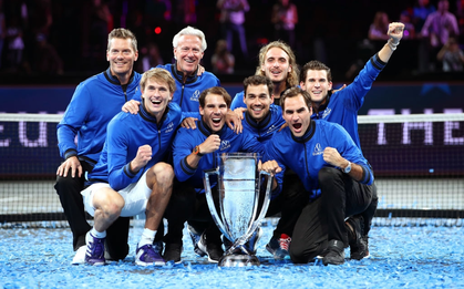 Khoảnh khắc may ra cả năm mới có 1 lần: Federer và Nadal rạng rỡ cùng nhau nâng cúp vô địch thế giới