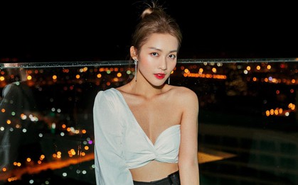Vòng 1 "bốc hơi" nhưng Khả Ngân vẫn tự tin diện áo cắt xẻ sexy, vòng eo con kiến chiếm spotlight