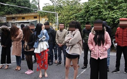 Hình sự bắt 16 nam nữ mở "tiệc" ma túy đầu năm mới