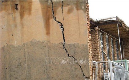 Hàng chục người bị thương vì hoảng loạn chạy ra đường trong động đất tại Iran